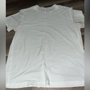 Women’s white lululemon top